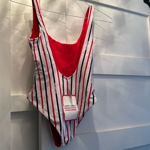 Reversible solid and strip x saint james one pieces bathing suit